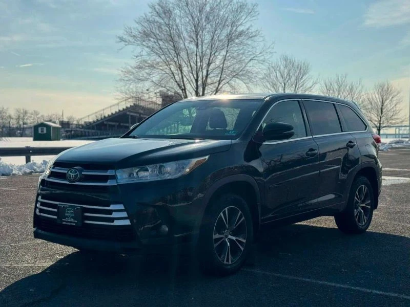 2018 Toyota Highlander - Image 3 of 12