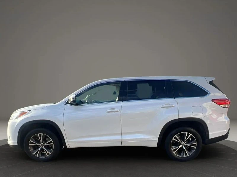 2018 Toyota Highlander - Image 8 of 12