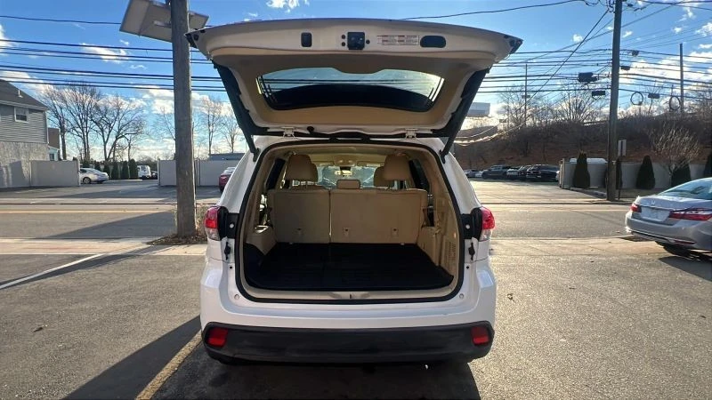2018 Toyota Highlander - Image 9 of 12