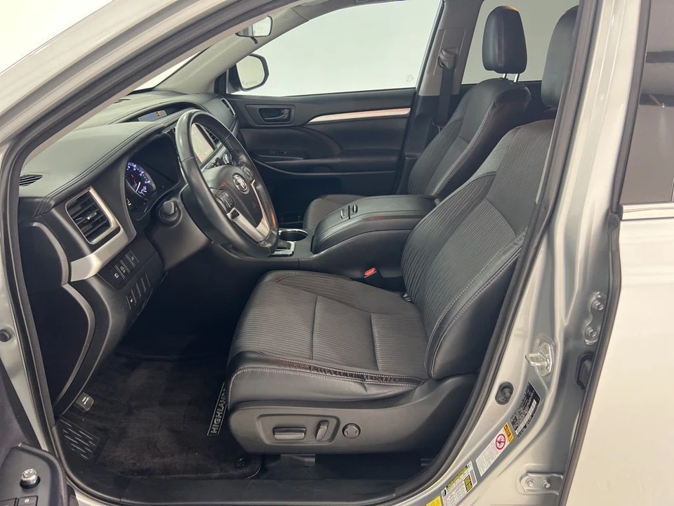 2018 Toyota Highlander - Image 16 of 21