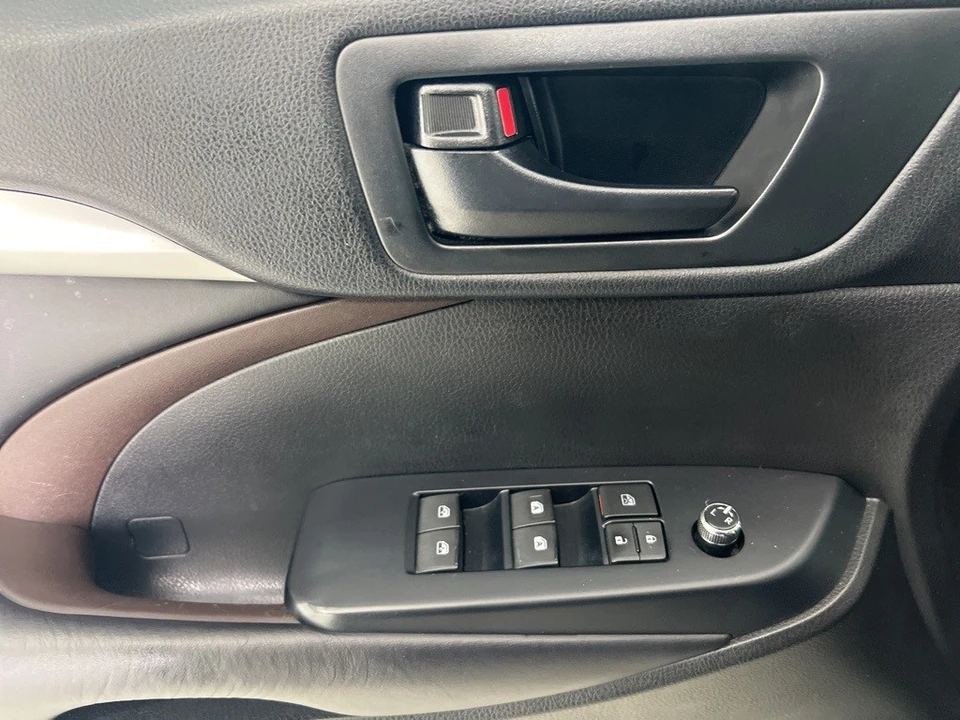 2018 Toyota Highlander - Image 19 of 21