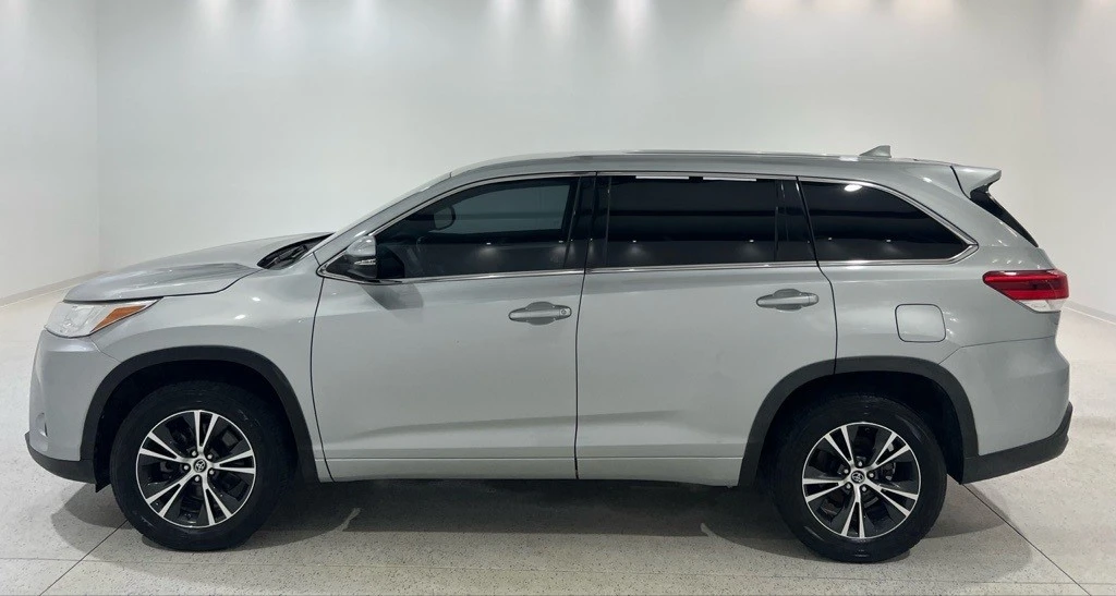 2018 Toyota Highlander - Image 2 of 12