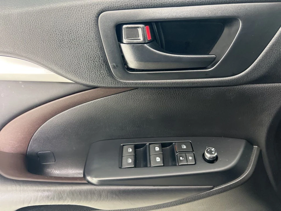 2018 Toyota Highlander - Image 19 of 21