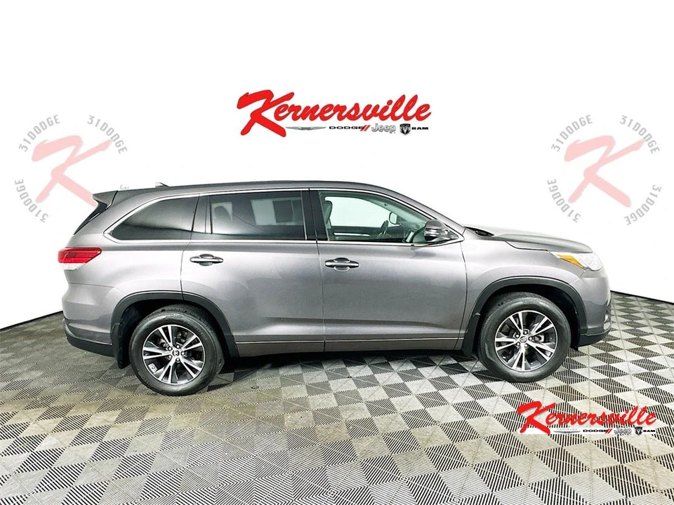 2018 Toyota Highlander - Image 8 of 12