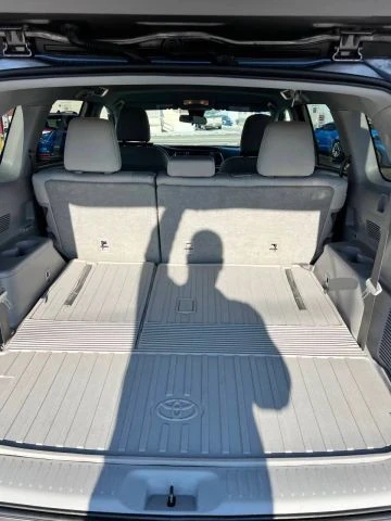 2018 Toyota Highlander - Image 12 of 14