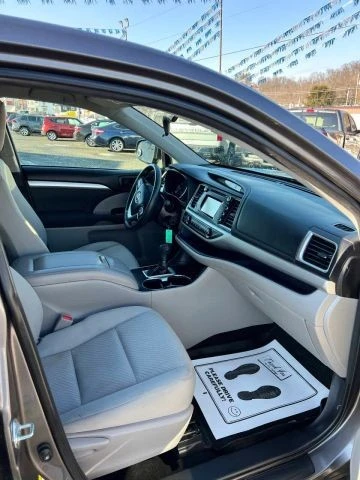 2018 Toyota Highlander - Image 9 of 14