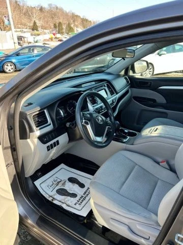 2018 Toyota Highlander - Image 10 of 14