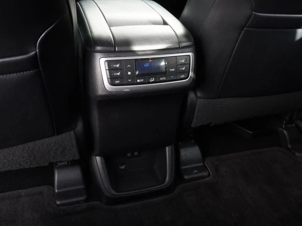 2018 Toyota Highlander - Image 14 of 17