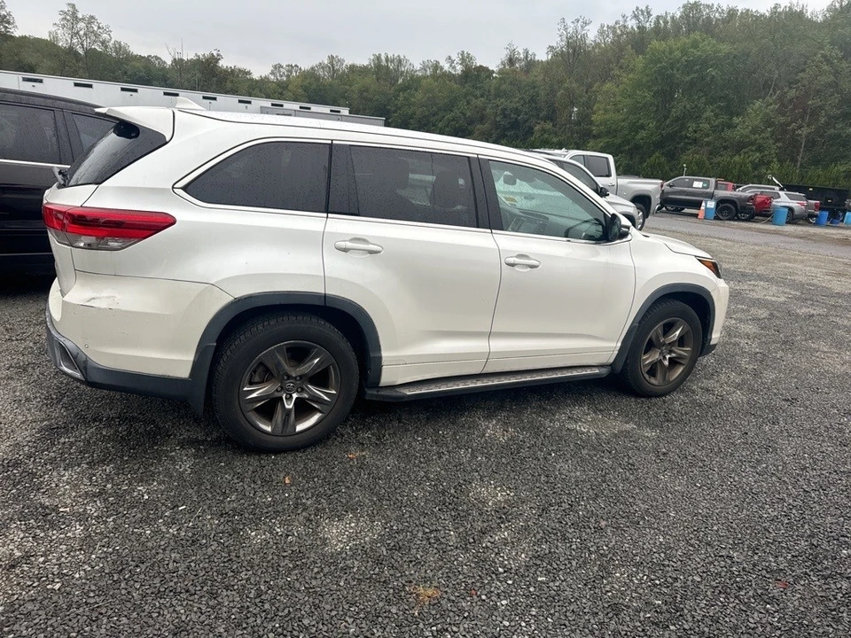 2018 Toyota Highlander - Image 8 of 21