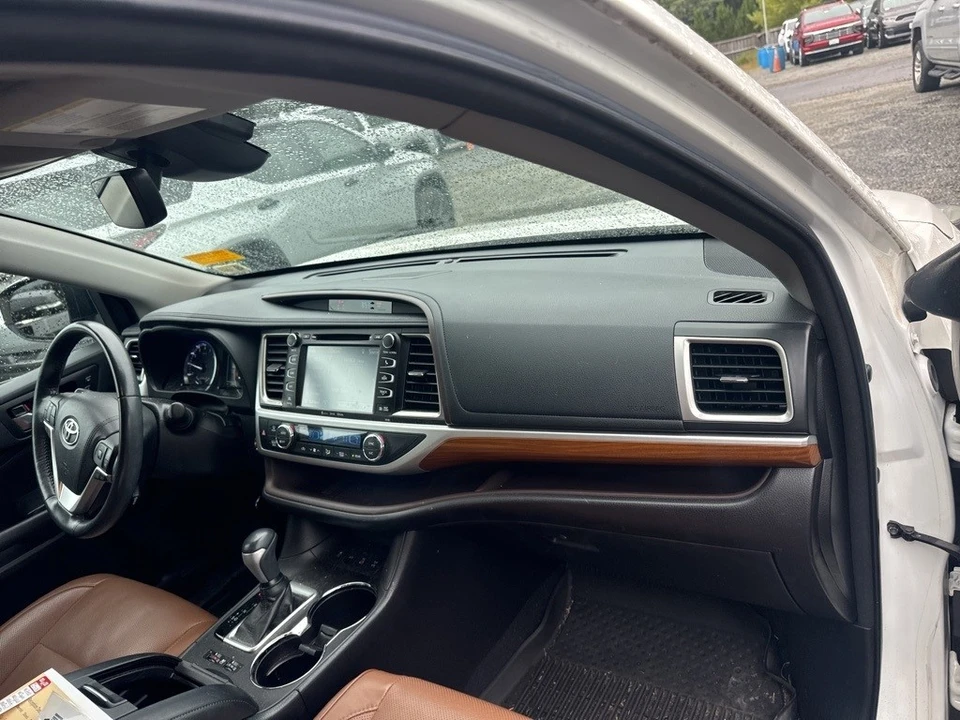 2018 Toyota Highlander - Image 16 of 21