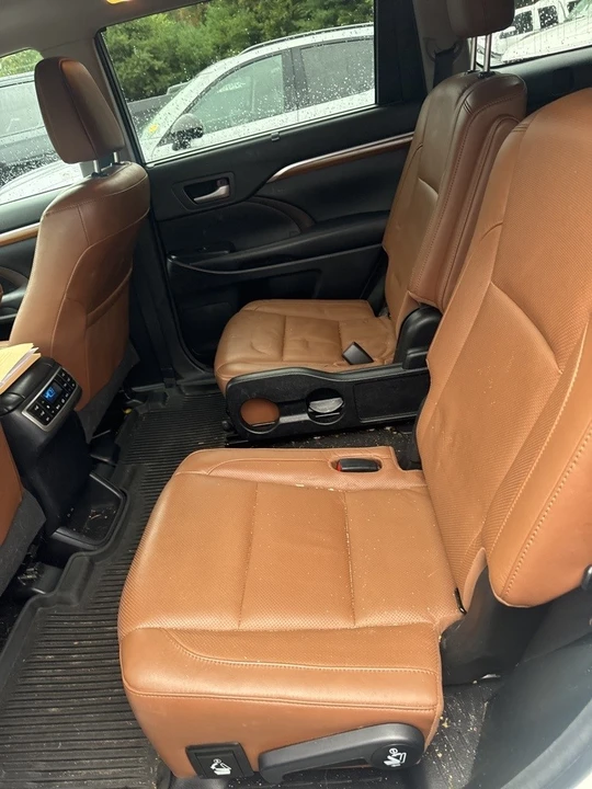 2018 Toyota Highlander - Image 19 of 21