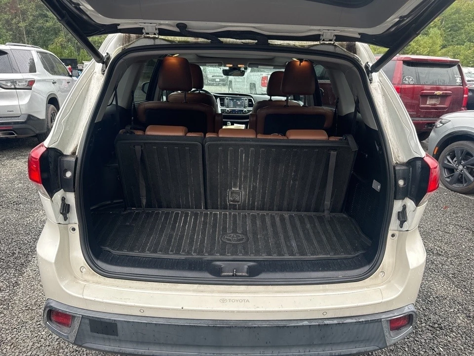 2018 Toyota Highlander - Image 9 of 21