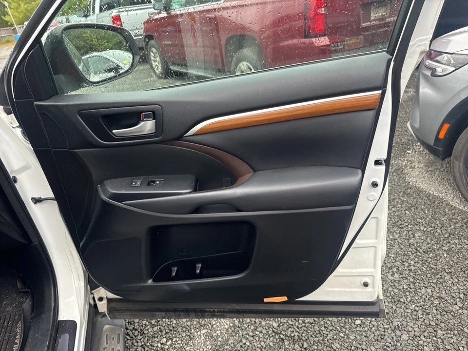 2018 Toyota Highlander - Image 15 of 21