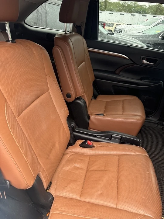2018 Toyota Highlander - Image 11 of 21