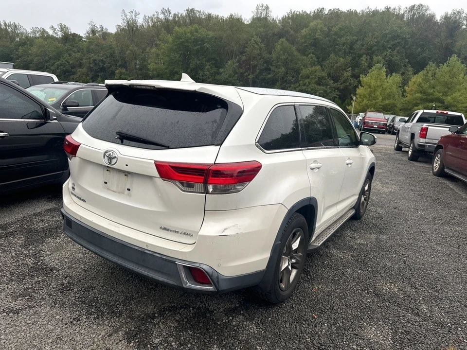 2018 Toyota Highlander - Image 7 of 21