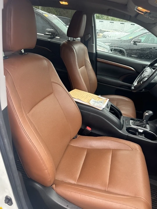 2018 Toyota Highlander - Image 17 of 21