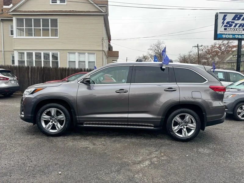 2018 Toyota Highlander - Image 8 of 12