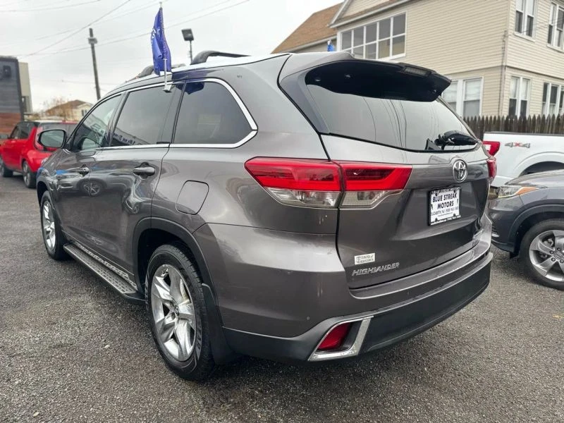 2018 Toyota Highlander - Image 9 of 12