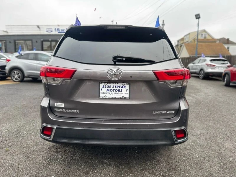 2018 Toyota Highlander - Image 10 of 12