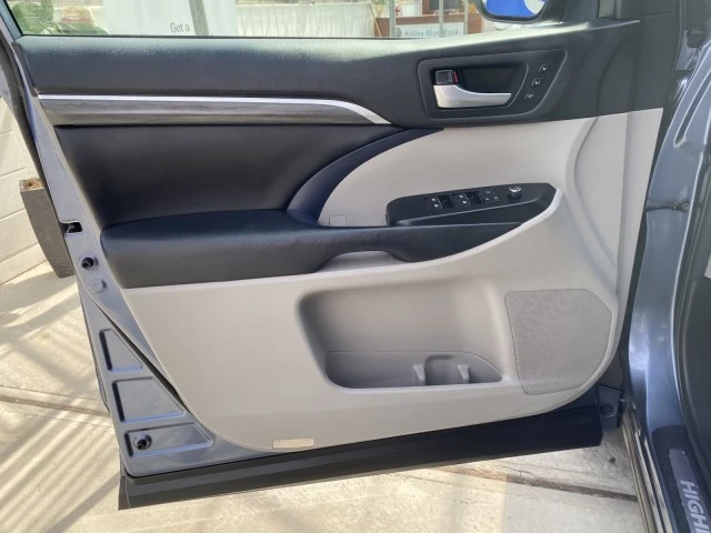 2018 Toyota Highlander - Image 24 of 31