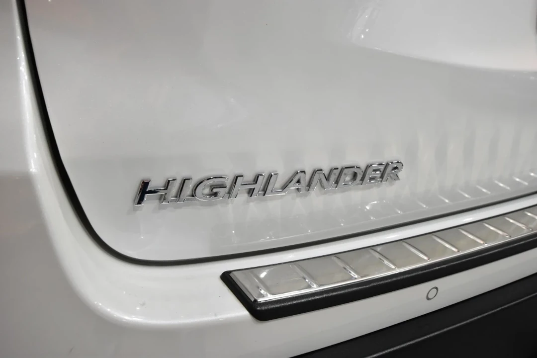 2018 Toyota Highlander - Image 8 of 21