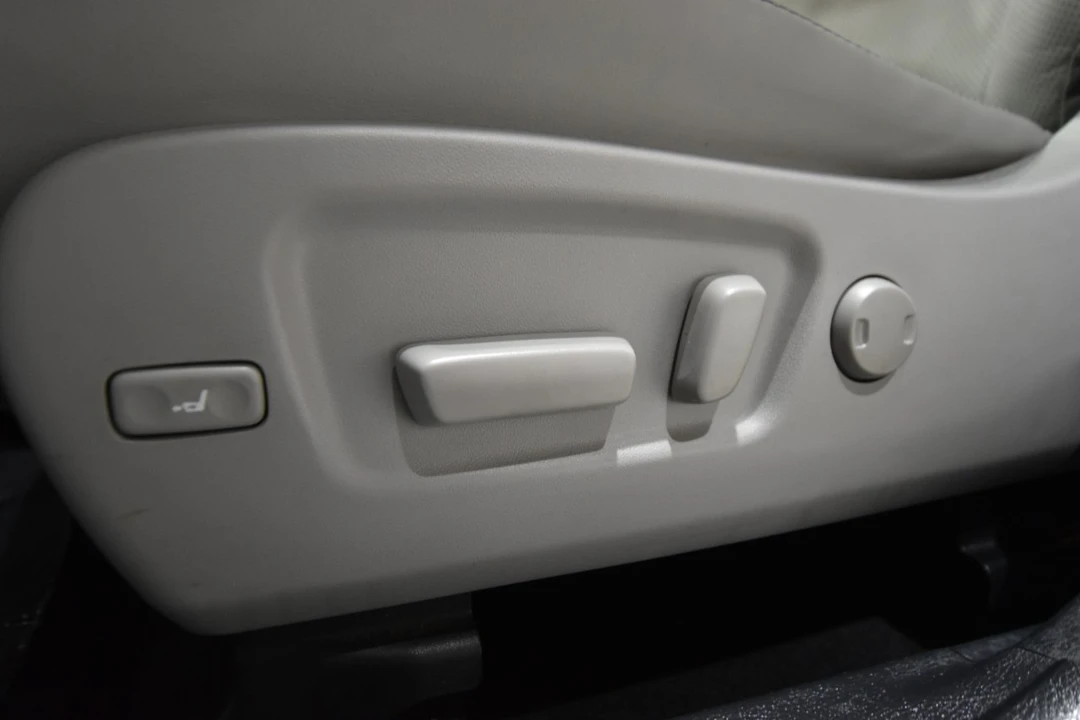 2018 Toyota Highlander - Image 16 of 21