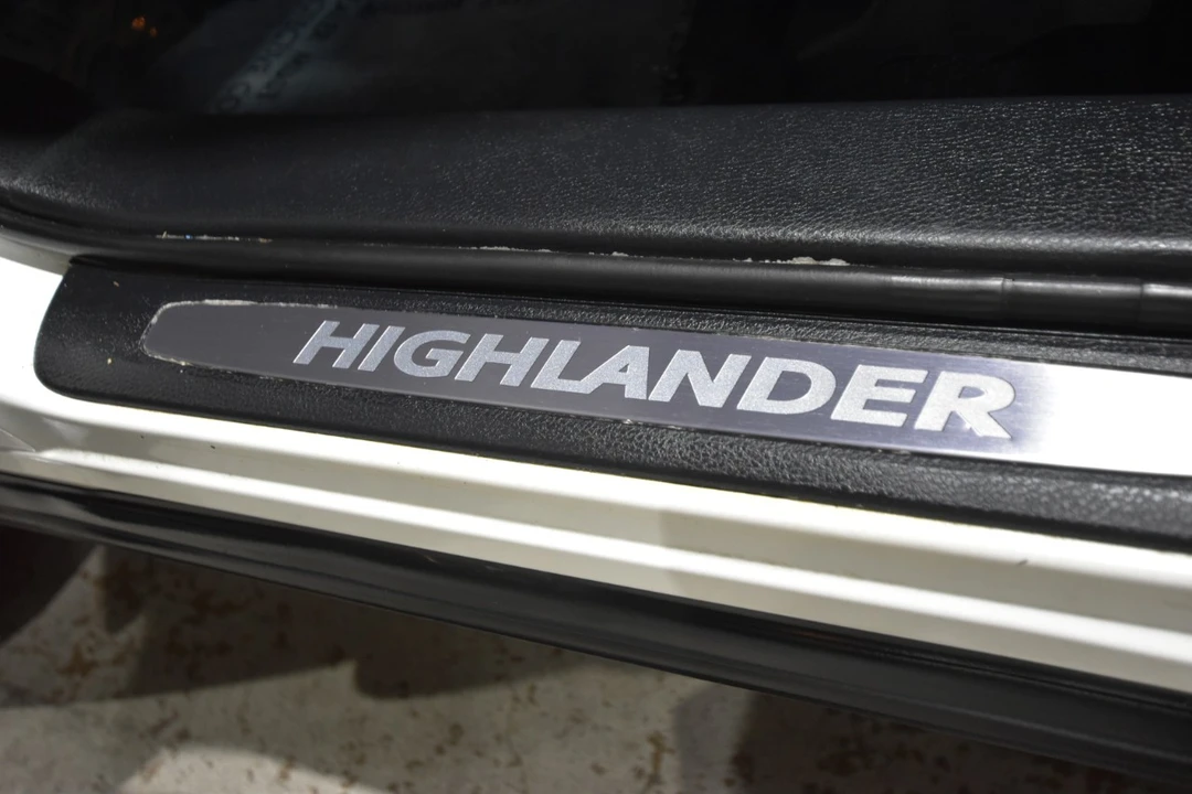2018 Toyota Highlander - Image 15 of 21