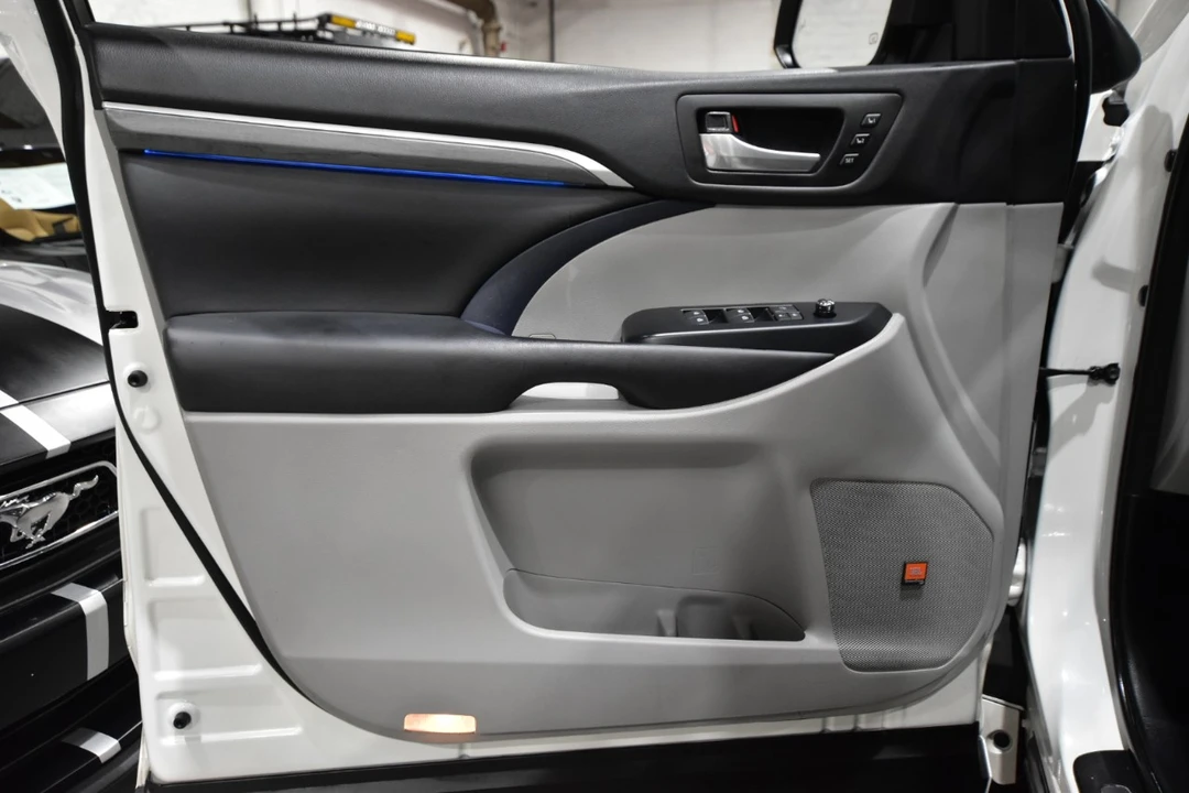2018 Toyota Highlander - Image 13 of 21
