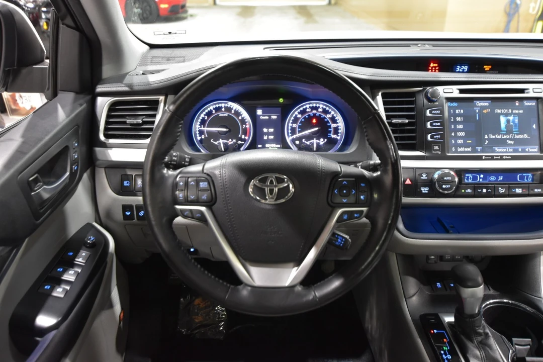 2018 Toyota Highlander - Image 19 of 21