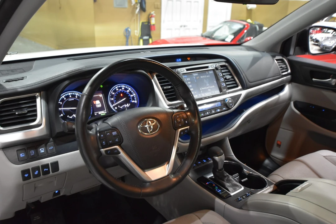 2018 Toyota Highlander - Image 18 of 21