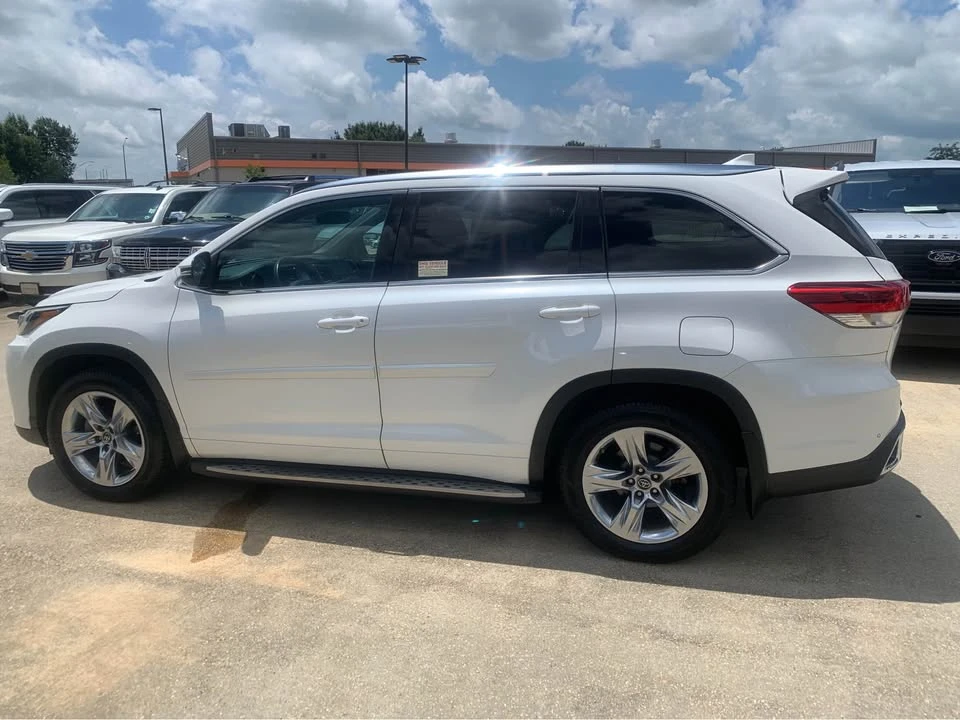 2018 Toyota Highlander - Image 2 of 11