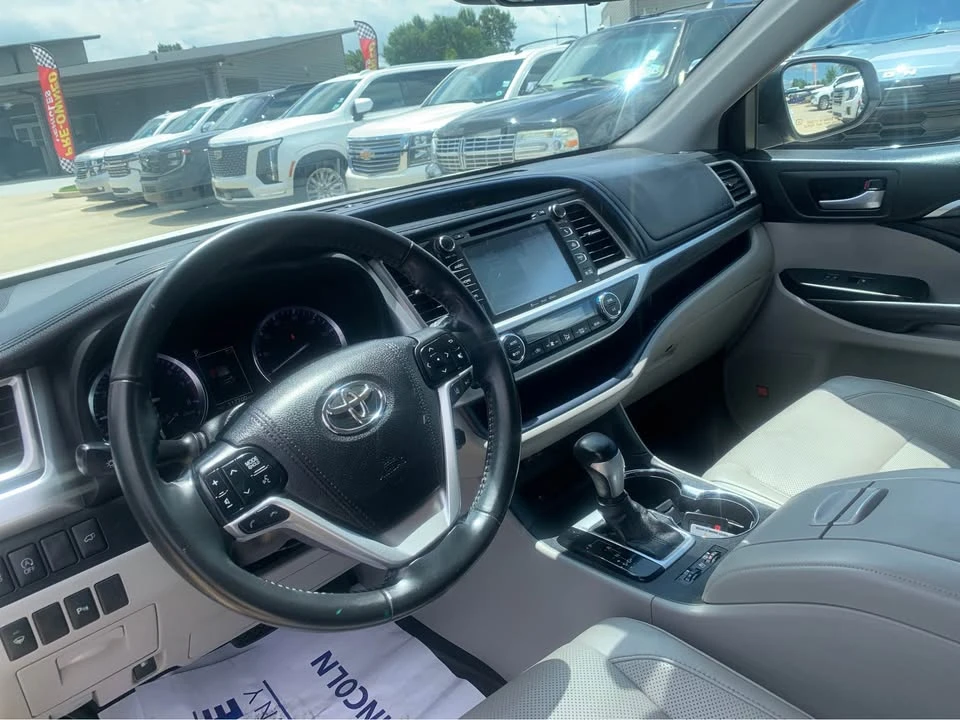 2018 Toyota Highlander - Image 8 of 11