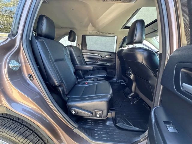 2018 Toyota Highlander - Image 12 of 21