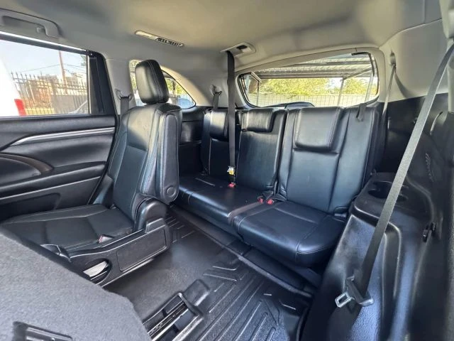 2018 Toyota Highlander - Image 18 of 21