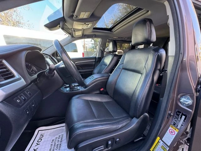 2018 Toyota Highlander - Image 9 of 21