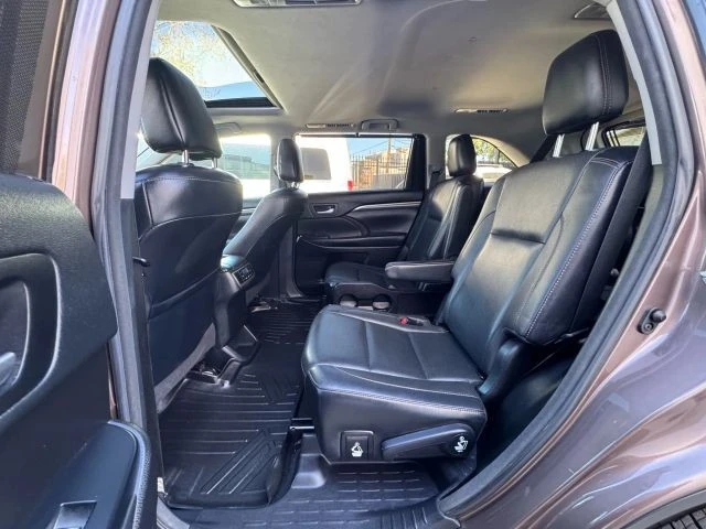 2018 Toyota Highlander - Image 15 of 21