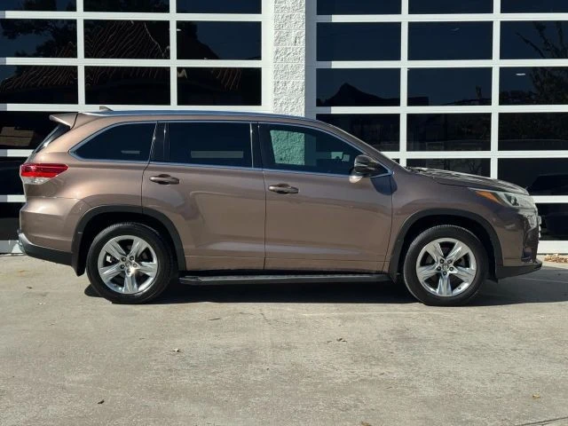 2018 Toyota Highlander - Image 10 of 21