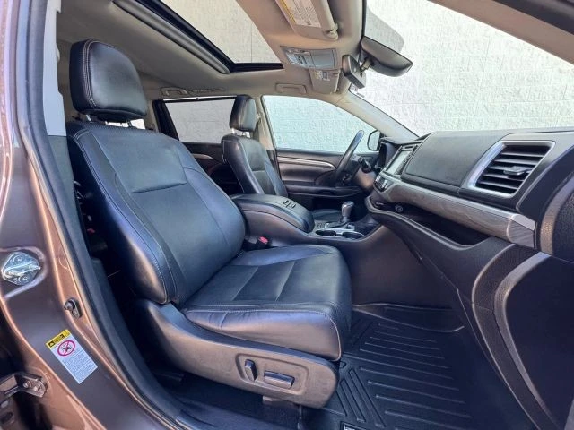 2018 Toyota Highlander - Image 20 of 21