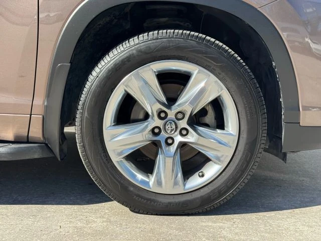 2018 Toyota Highlander - Image 19 of 21