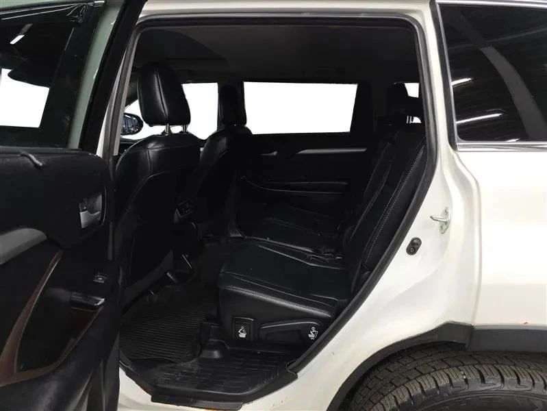 2018 Toyota Highlander - Image 10 of 12