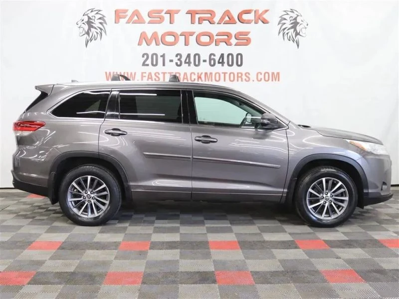 2018 Toyota Highlander - Image 4 of 12