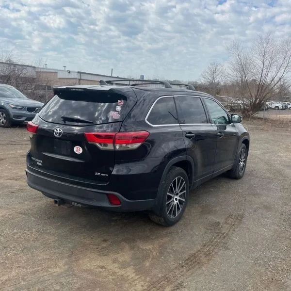 2018 Toyota Highlander - Image 8 of 12