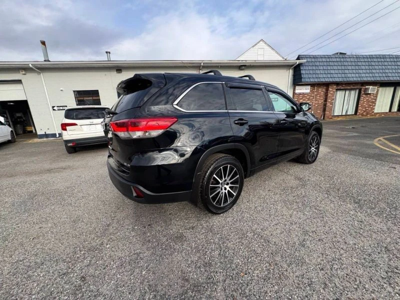 2018 Toyota Highlander - Image 11 of 12