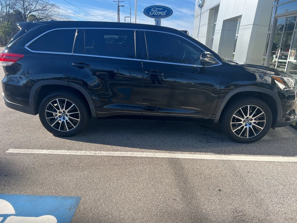 2018 Toyota Highlander - Image 4 of 10