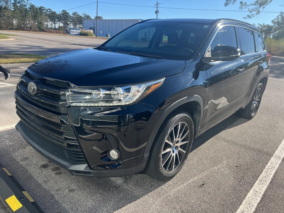 2018 Toyota Highlander - Image 2 of 10