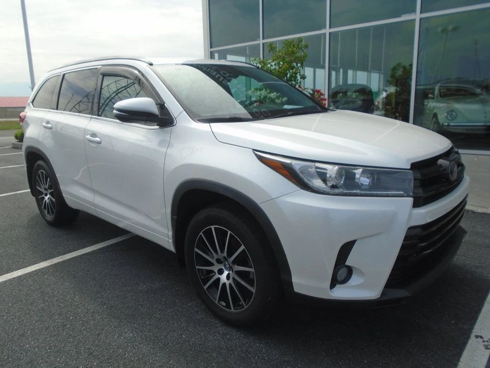 2018 Toyota Highlander - Image 2 of 12