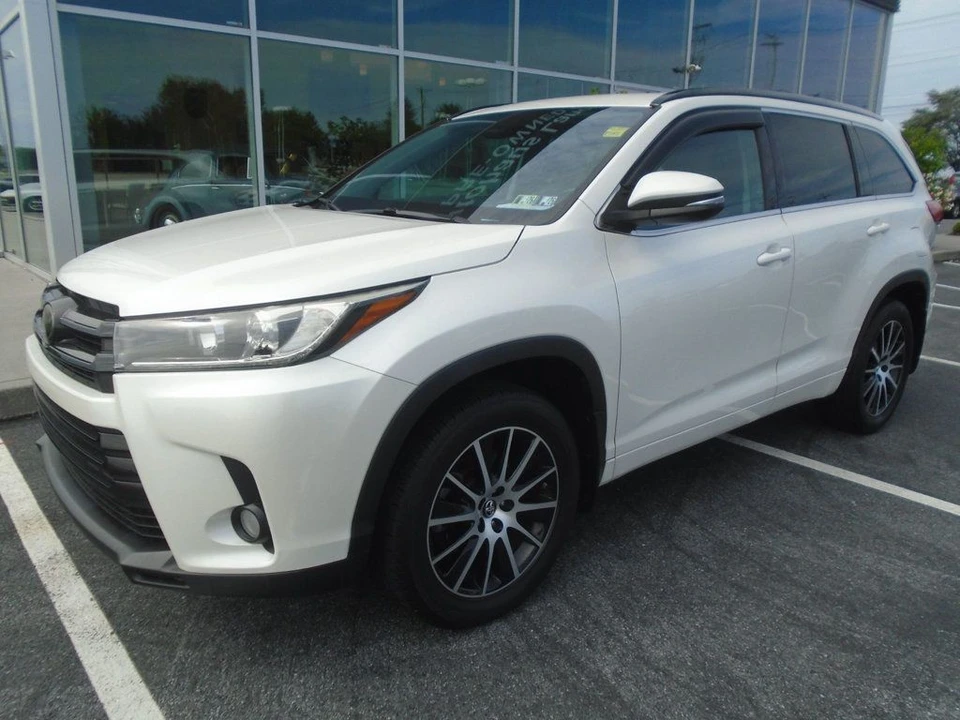 2018 Toyota Highlander - Image 8 of 12