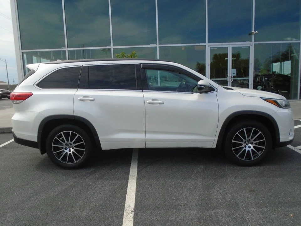 2018 Toyota Highlander - Image 3 of 12