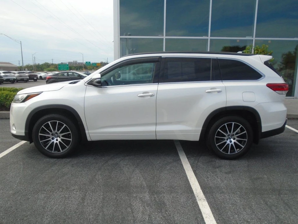 2018 Toyota Highlander - Image 7 of 12