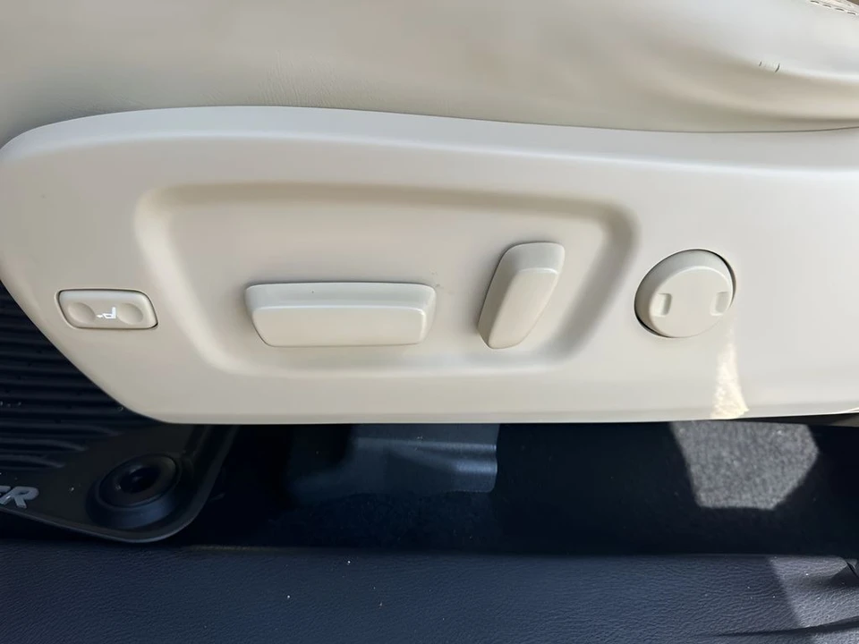 2018 Toyota Highlander - Image 10 of 12